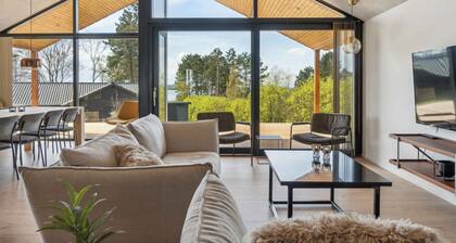 Impressive holiday cottage, by the Helsnæs Bay!