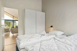 4 bedrooms, free WiFi