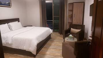 Habitación doble Deluxe | Insonorización, tabla de planchar con plancha y wifi gratis