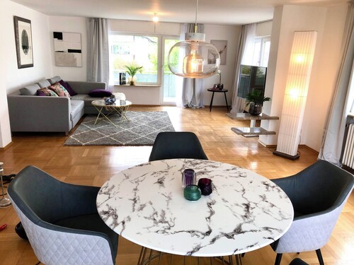 Ruhige helle Wohnung mit 130 qm im 1.OG