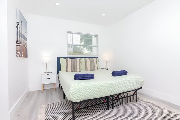 2 soverom, strykejern/-brett, wi-fi og sengetøy