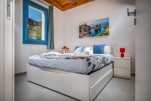 1 bedroom, iron/ironing board, internet, bed sheets