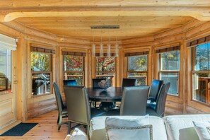 Dining - Fiddler Lake Resort: Luxury Chalet + Hot Tub (Mille-Isles)