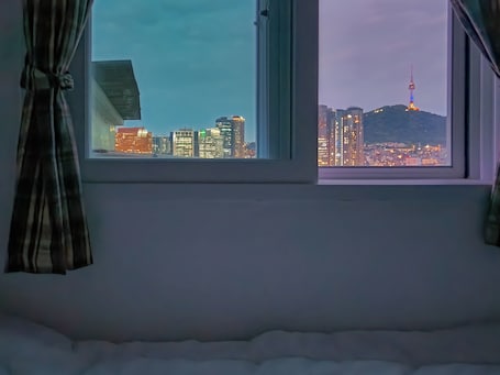 Interior. 2Bedroom House 10min from Seoul Stn #Free Netflix #View of Namsan #1pm Checkout