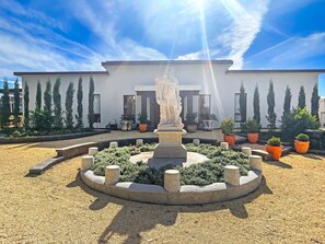 المنطقة المحيطة بالمنشأة