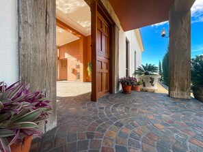 تفاصيل الفندق من الخارج