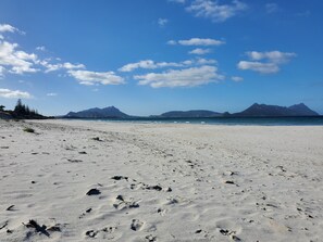 Beach nearby - Tidy Three Bedroom Home in Ruakaka. (Ruakākā)