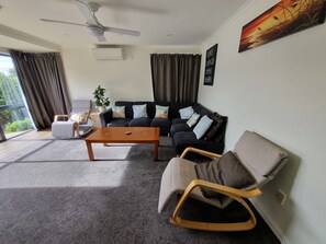 TV - Tidy Three Bedroom Home in Ruakaka. (Ruakākā)
