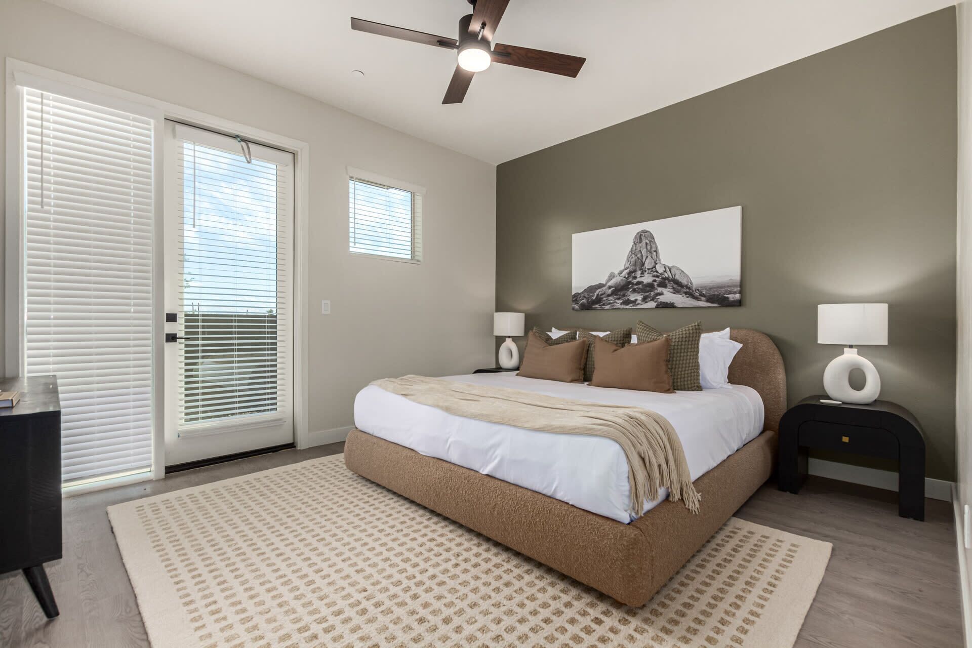 2 habitaciones, tabla de planchar con plancha, cuna de viaje y wifi 