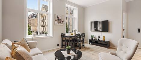 50-Zoll-Flachbildfernseher mit Kabelempfang, Fußbodenheizung