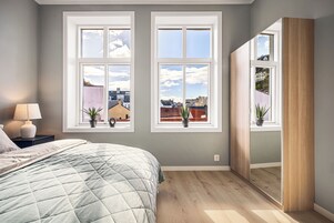 Tabla de planchar con plancha, cunas y camas plegables/adicionales 