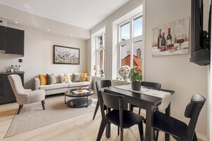 50-inch flat-screen TV with cable channels, heated floors