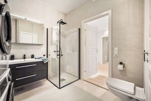 City Apartment, 3 Bed (3rd Floor) | Bathroom
