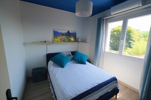 2 bedrooms, iron/ironing board, free WiFi, bed sheets