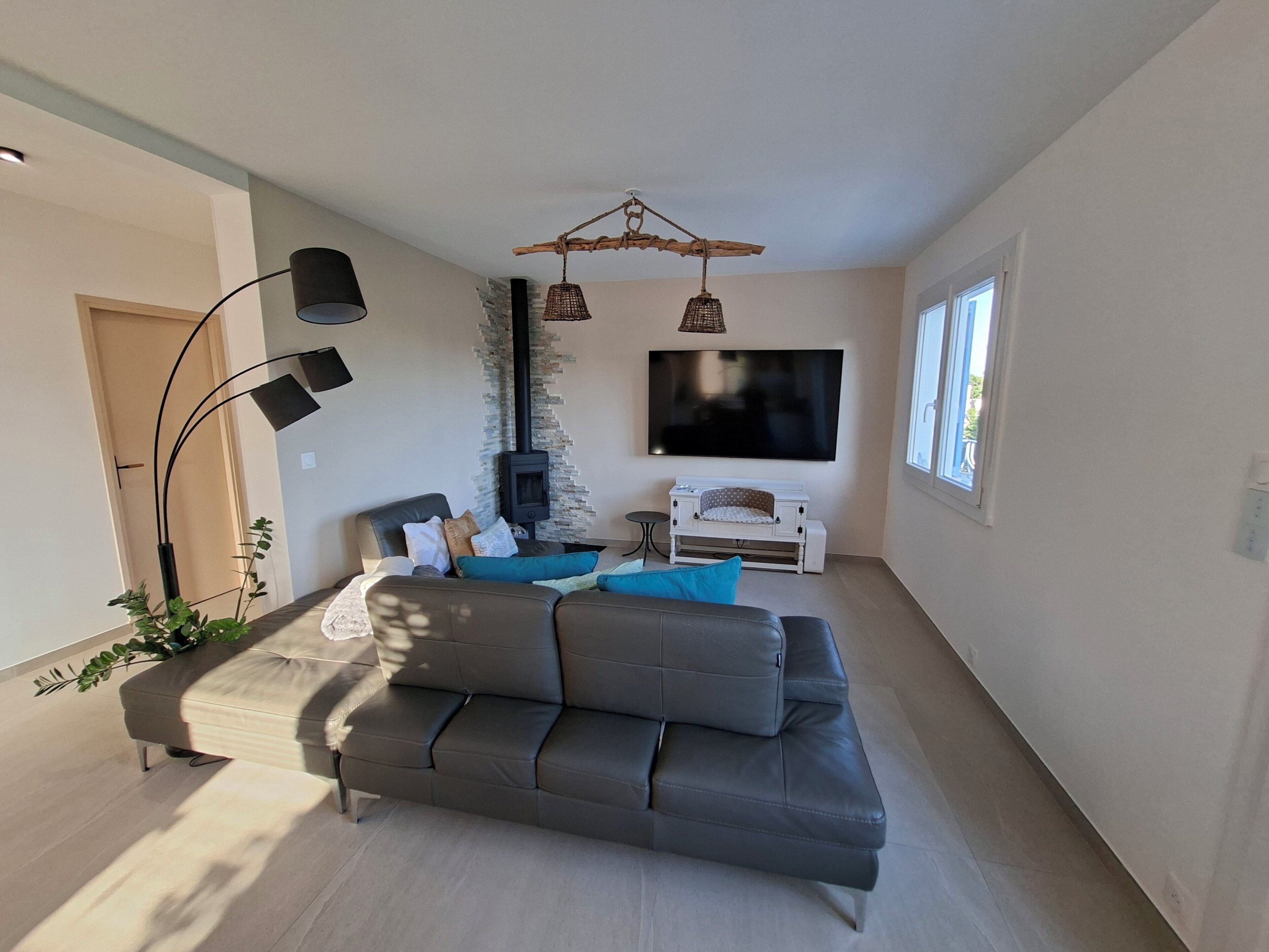 Smart TV, fireplace, books