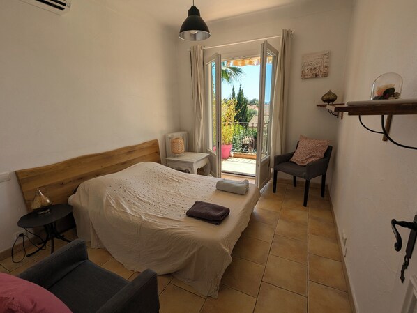 2 bedrooms, iron/ironing board, free WiFi, bed sheets
