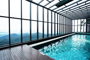 3 piscinas cubiertas