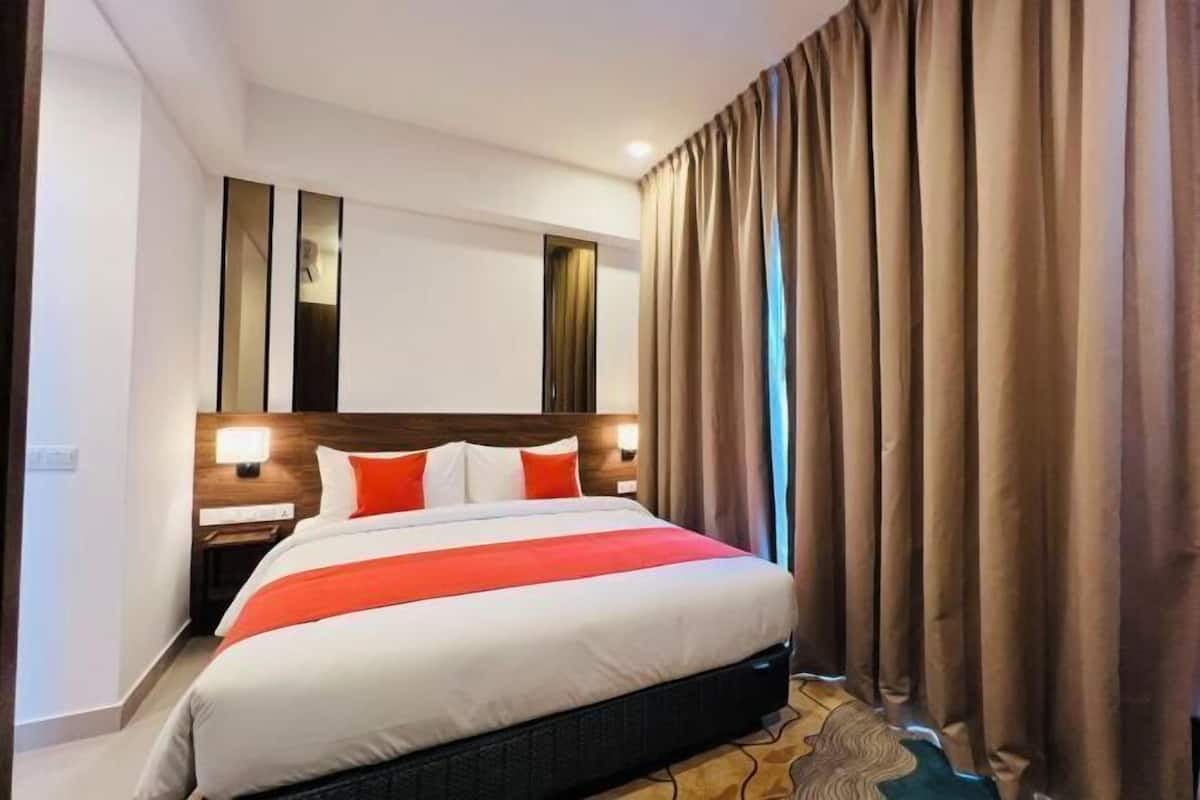 1 bedroom, in-room safe, desk, iron/ironing board