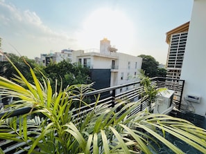 Premium Apartment | Balcony - BedChambers Serviced Apartments South (New Delhi)