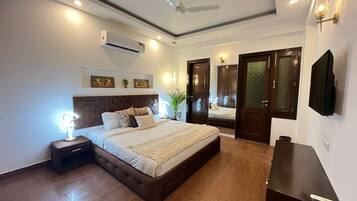 Superior Apartment | 3 bedrooms, desk, laptop workspace, iron/ironing board
