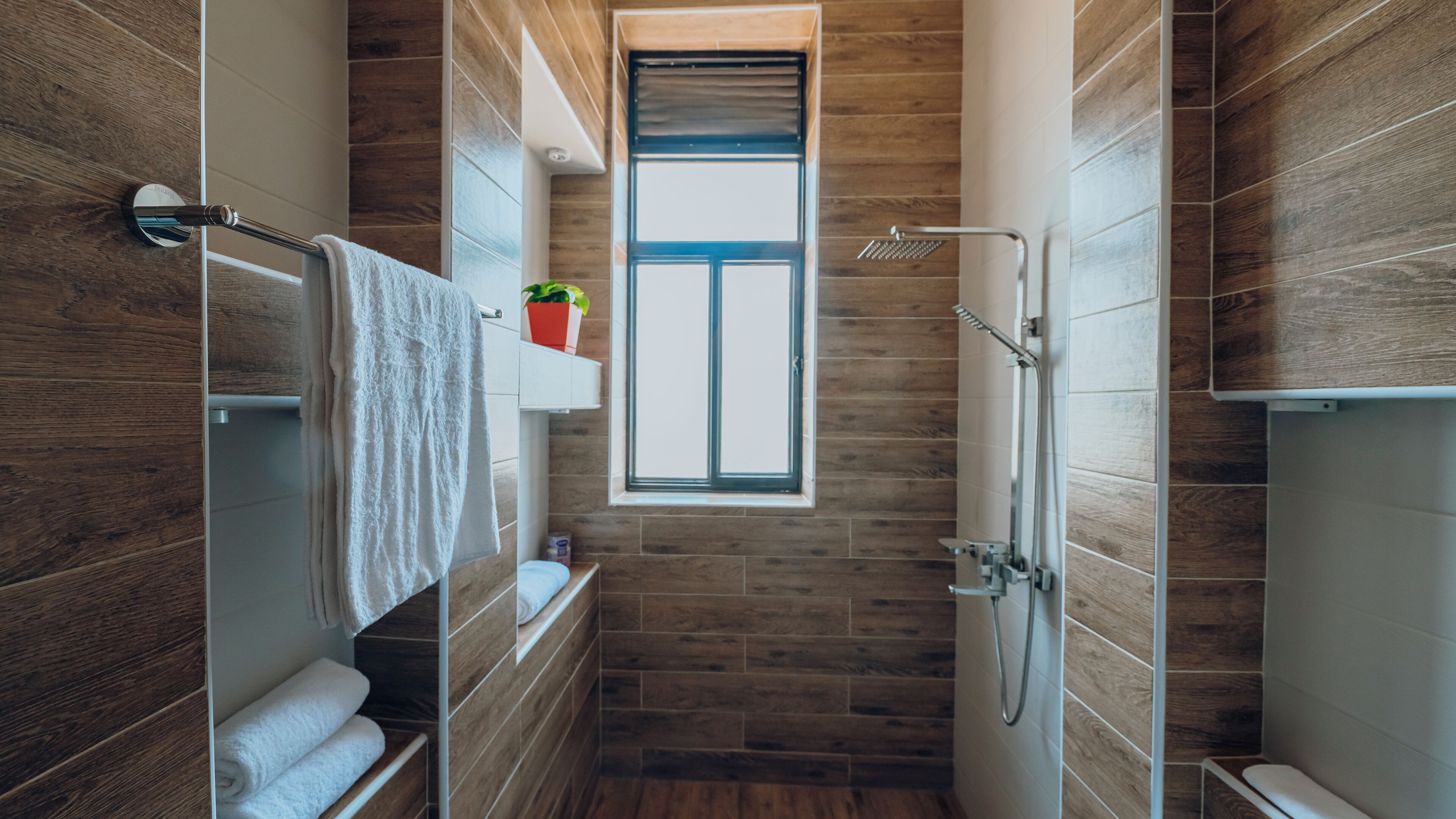 Comfort Double Room, Balcony, City View | Bathroom | Spring water tub, designer toiletries, bathrobes, slippers