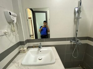 Habitación doble estándar de uso individual | Baño
