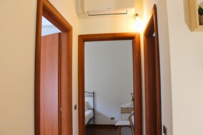 3 bedrooms, iron/ironing board, travel cot, free WiFi - Dimidium Apartment (Guspini)