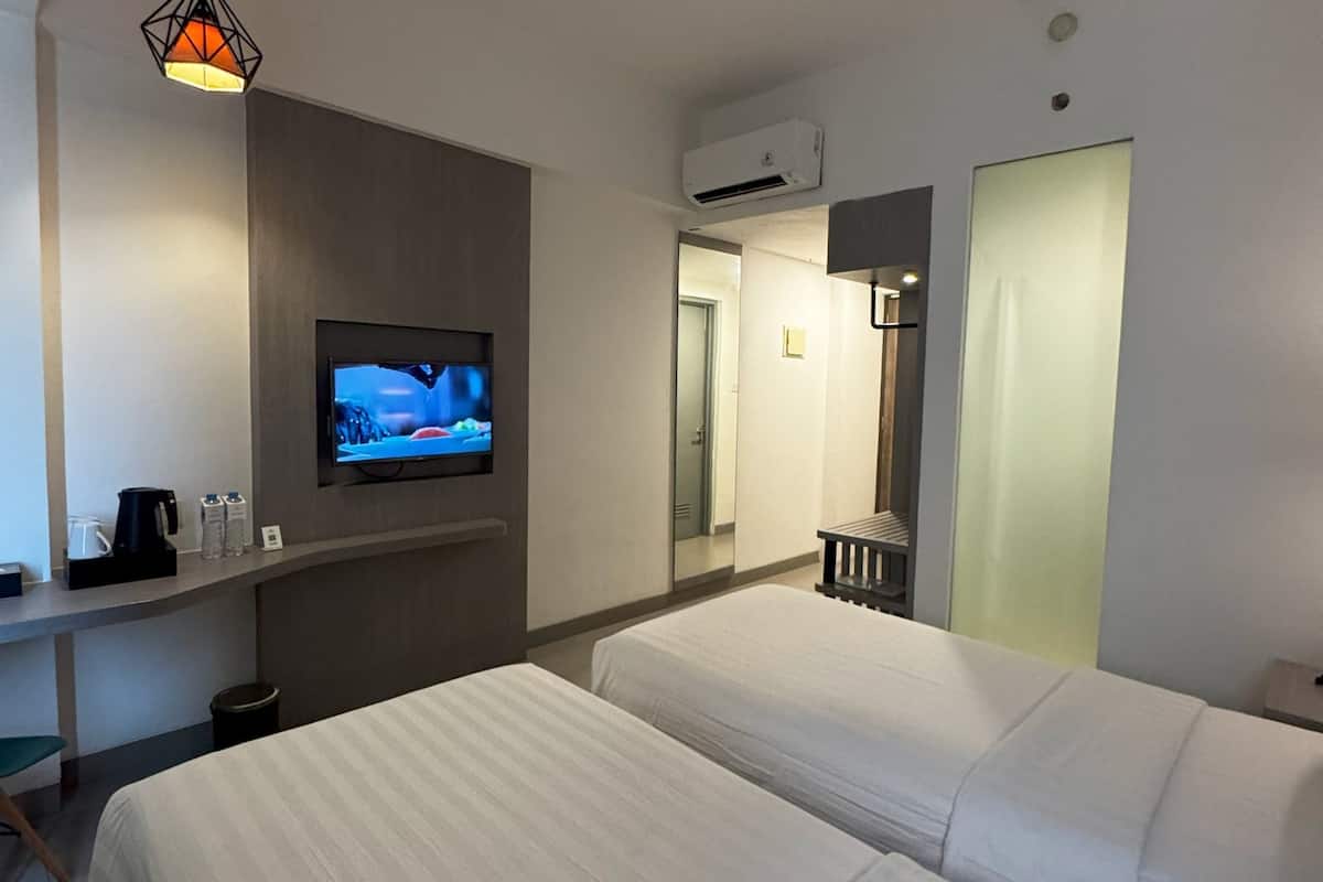 1 bedroom, desk, free WiFi, bed sheets