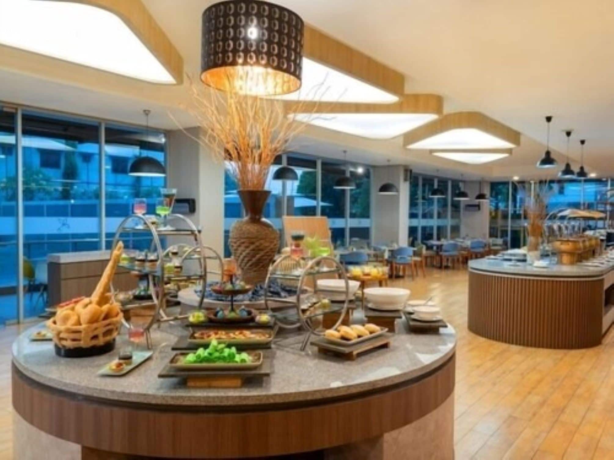 بوفيه فطور مجانًا في الإجازات الأسبوعية