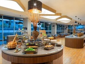 Desayuno bufé gratuito (los fines de semana)