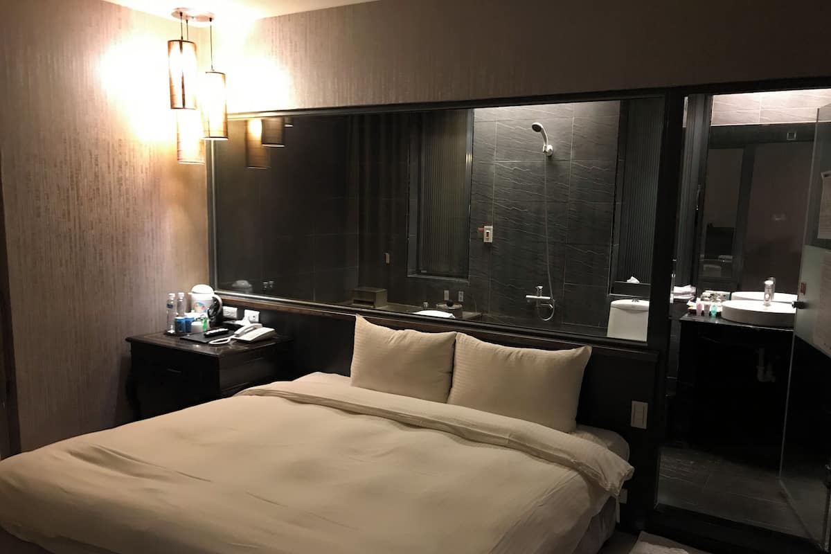 Kamar Double Superior | Selimut bulu angsa dan seprai linen