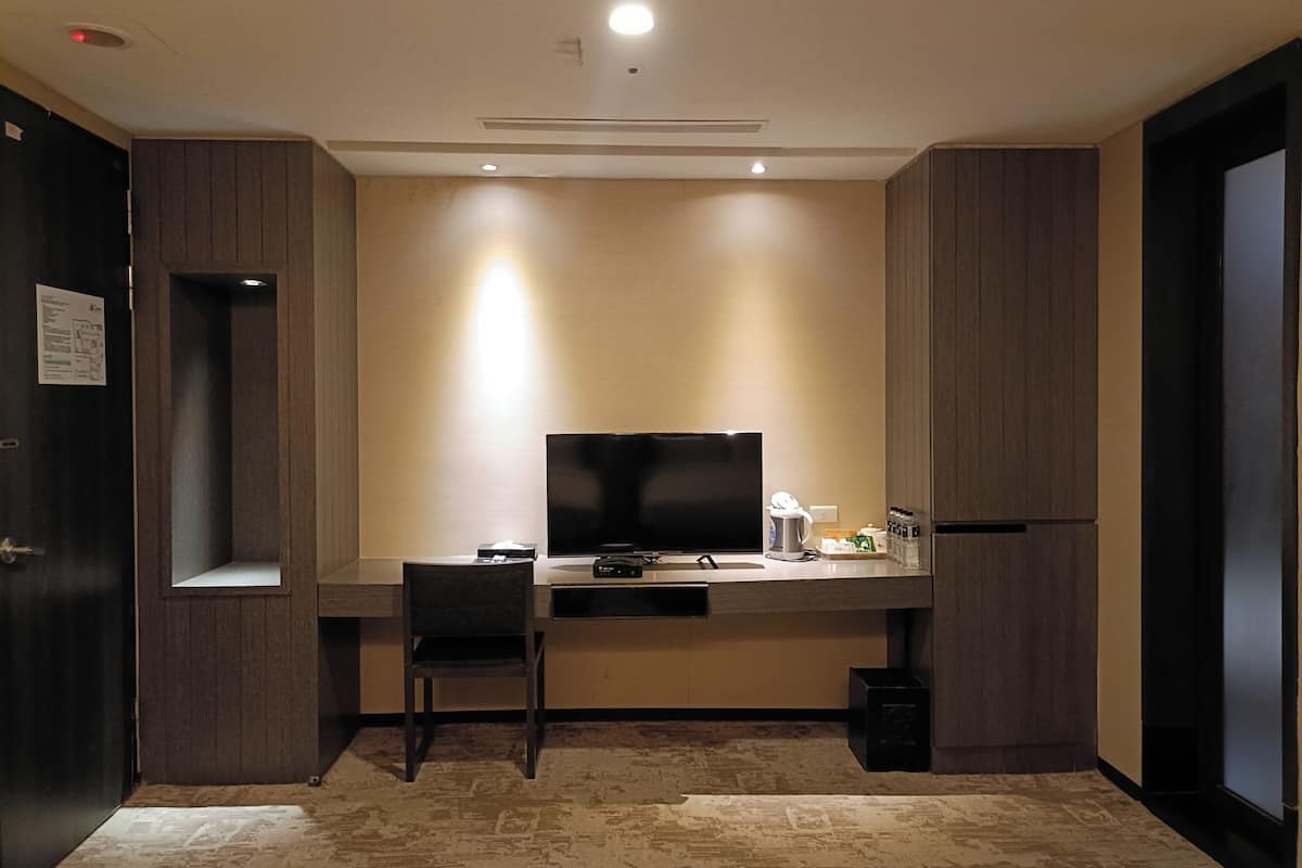Kamar Quadruple Standar | Selimut bulu angsa dan seprai linen
