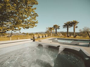 Bain à remous extérieur