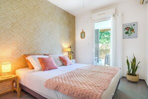 2 slaapkamers, een strijkplank/strijkijzer, reisbedje, gratis wifi