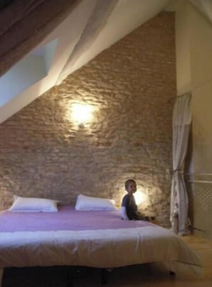 2 chambres, fer et planche à repasser, Wi-Fi, draps fournis