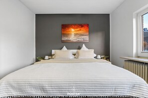 5 chambres, fer et planche à repasser, lit de bébé portatif