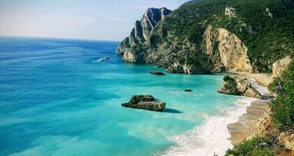 Lovely 2 bed apartment in quiet Lisbon South Bay - Close to the best beaches!