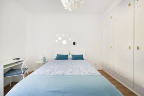 2 bedrooms, desk, iron/ironing board, travel cot
