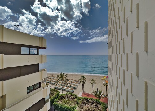 Mediterraneo 408. Great Studio with Sea Views in Marbella Centre.