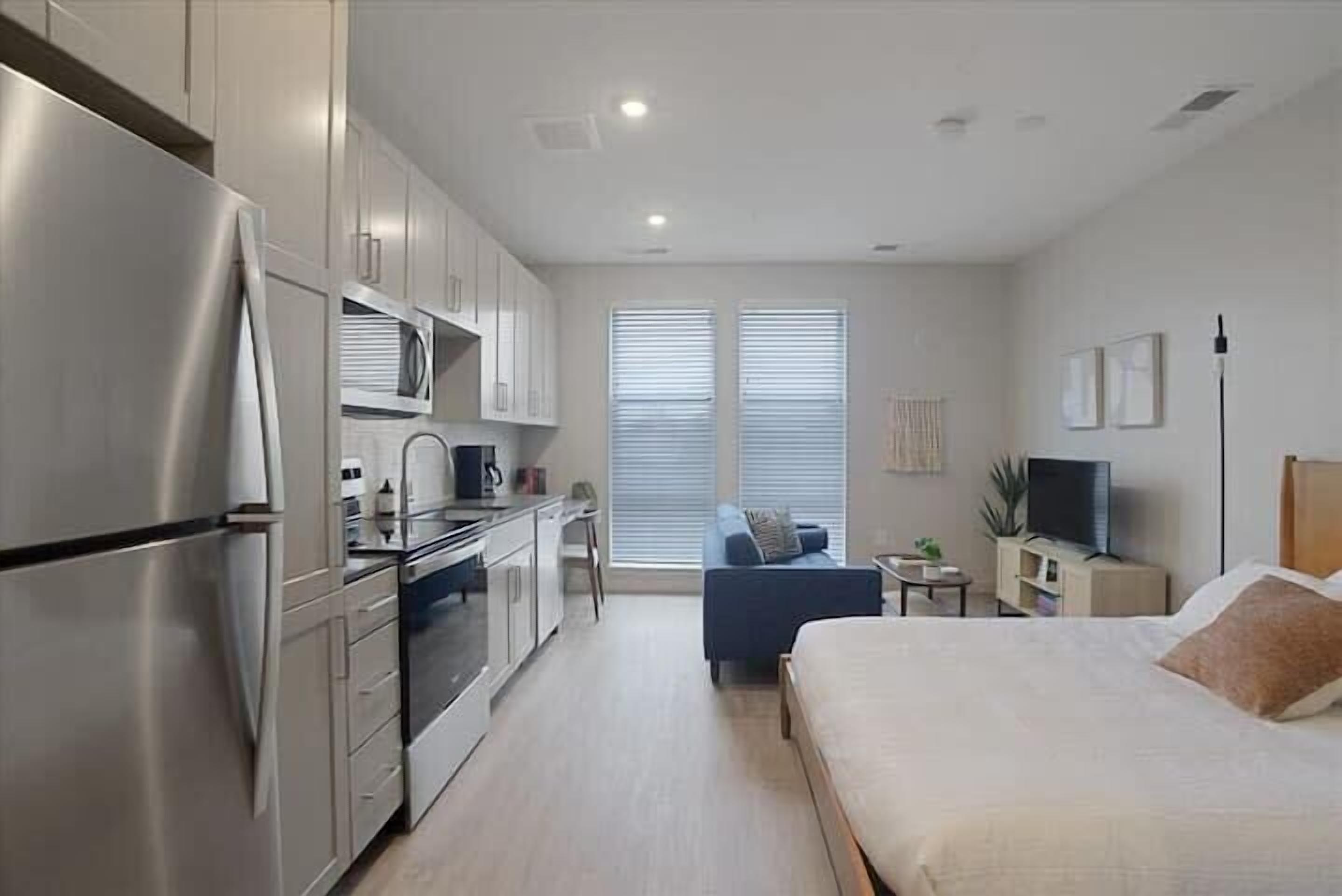 Tabla de planchar con plancha, wifi y ropa de cama 