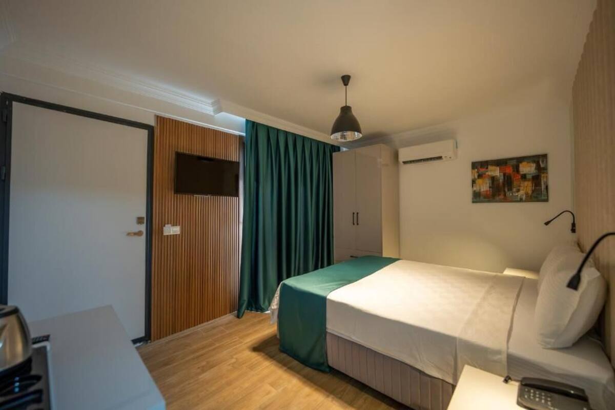 Cortinas opacas, tabla de planchar con plancha, wifi gratis