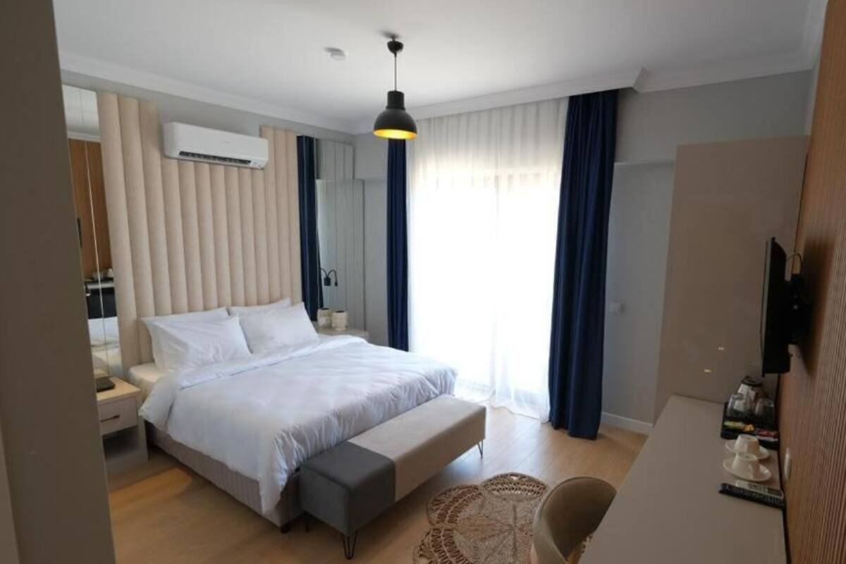 Cortinas blackout, tabla de planchar con plancha y wifi gratis