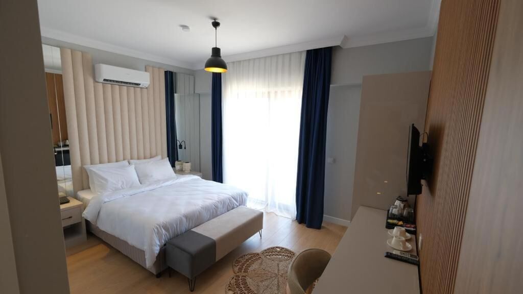 Cortinas blackout, tabla de planchar con plancha y wifi gratis 