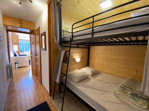 Room - Charming studio with balcony and parking in Châtel (Châtel)