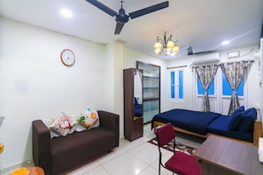 Family Apartment | 2 bedrooms, individually decorated, individually furnished, desk