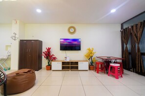 Family Apartment | 2 bedrooms, individually decorated, individually furnished, desk - Roscotel Bay Stays 2BHK Near White Town (Puducherry)