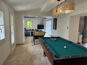 Game room - Huge estate with swimming pool, cinema, reception hall, boules pitch and more (Nérac)