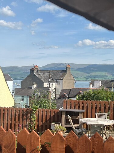 Bwthyn Bryn Gwyn -  a near a pub that sleeps 4 guests  in 2 bedrooms