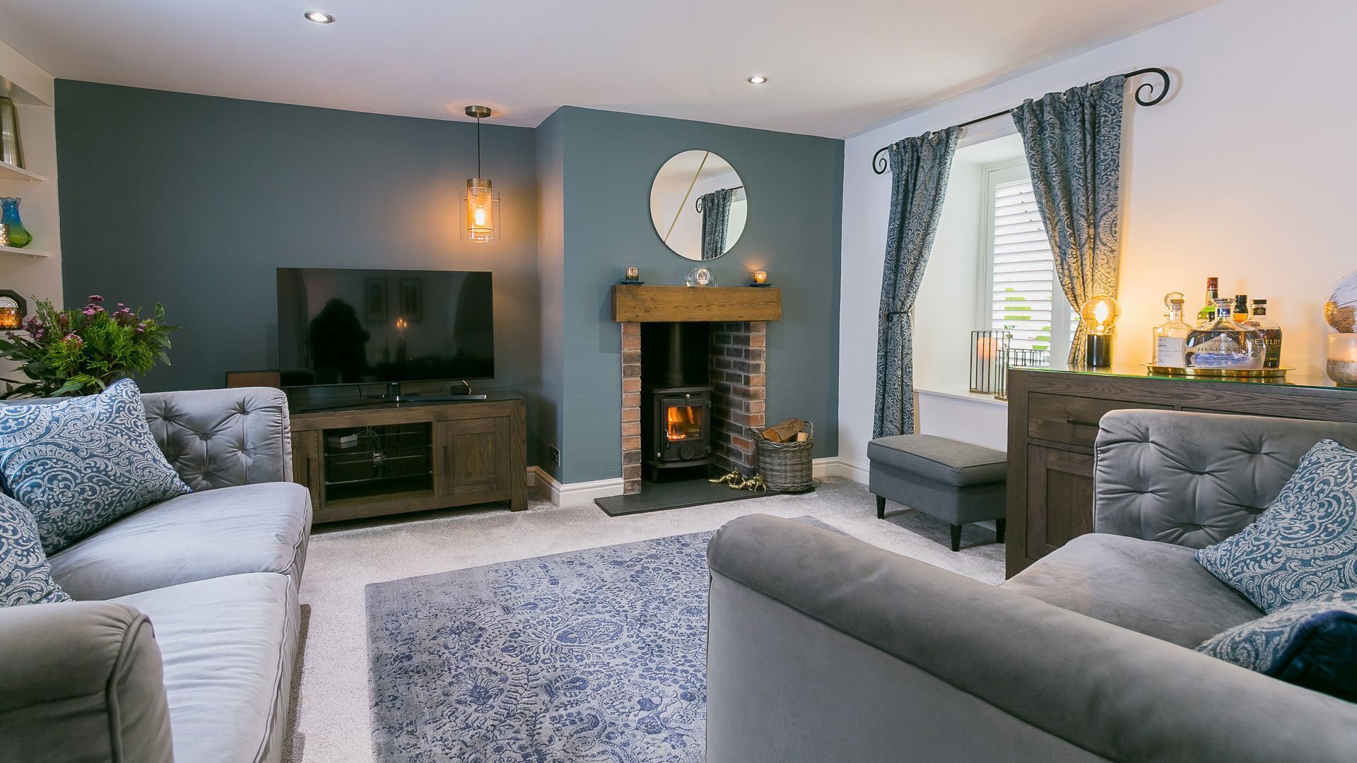 TV, fireplace