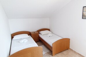 2 bedrooms, WiFi, bed sheets